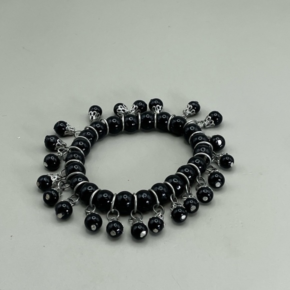 Elegant Black and Silver Beaded Bracelet - Picture 2 of 2